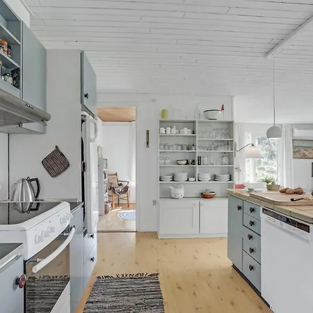 Сasa de vacaciones Nice Home In Frostrup With Wifi *